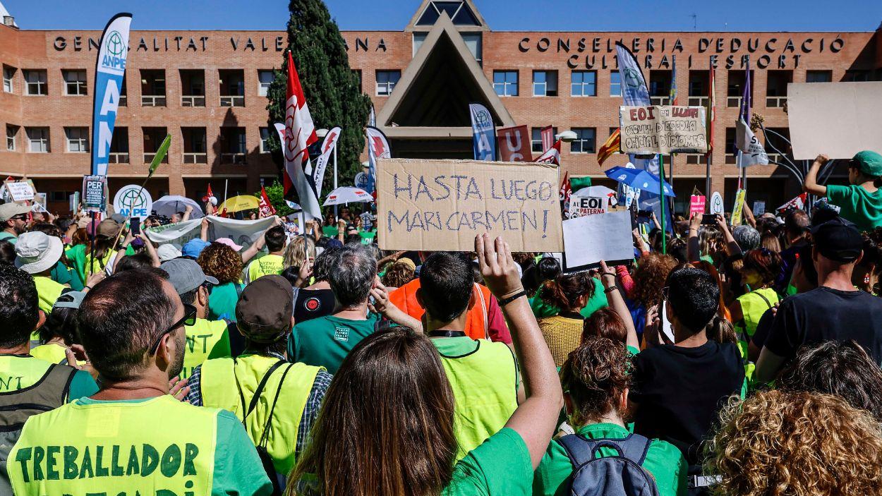 Protesta del sector educativo frente a la Conselleria de Educación, Cultura y Universidades. EP.