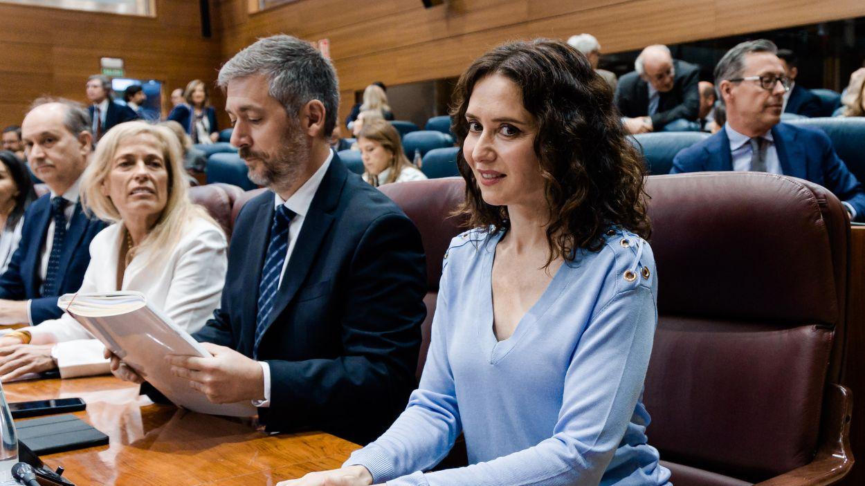 Las preguntas sin respuesta que convierten México en el enésimo ejemplo de la falta de transparencia de Ayuso. EP