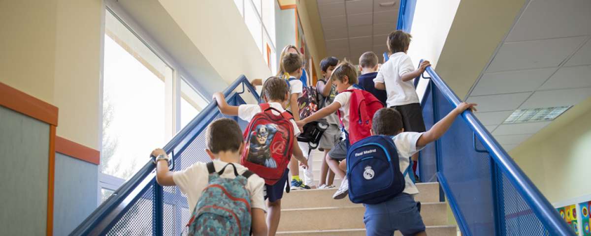 Imagen de unos niños en un colegio