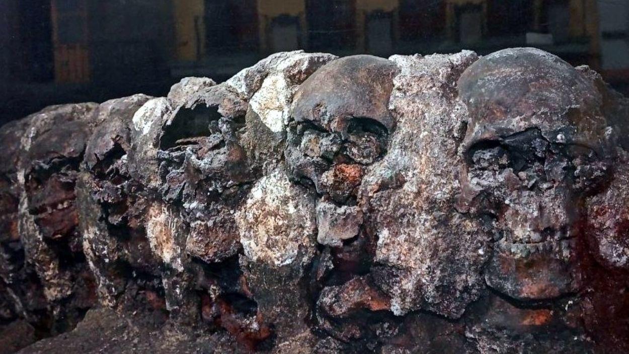 Restos de cráneos en el Huei Tzompantli. Ciudad de México
