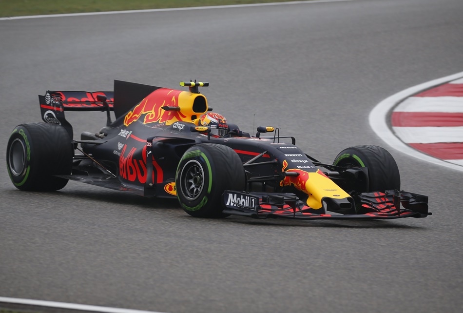 El piloto holandés, Max Verstappen, de Red Bull,durante la sesión de entrenamiento en el circuito internacional de Shanghái (China).