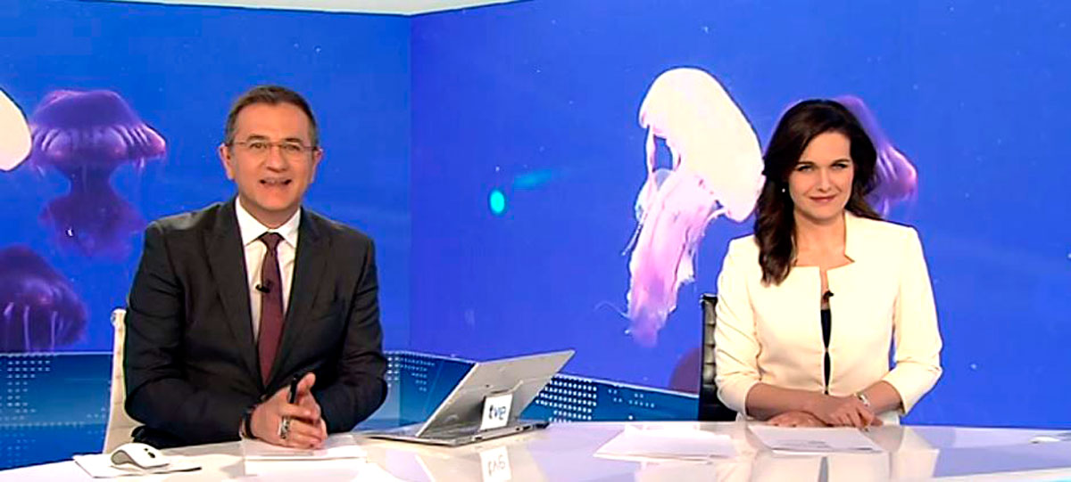 Pedro Carreño y Raquel Martínez, presentadores del telediario de mediodía de TVE. 