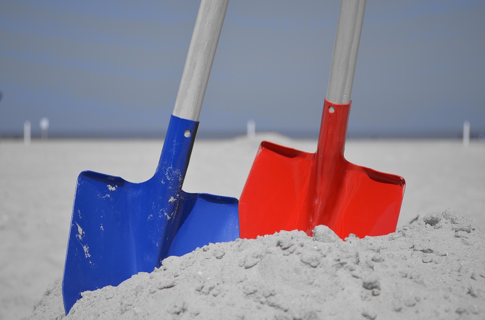 Salvar la arena de playa convirtiendo en ella botellas de vidrio