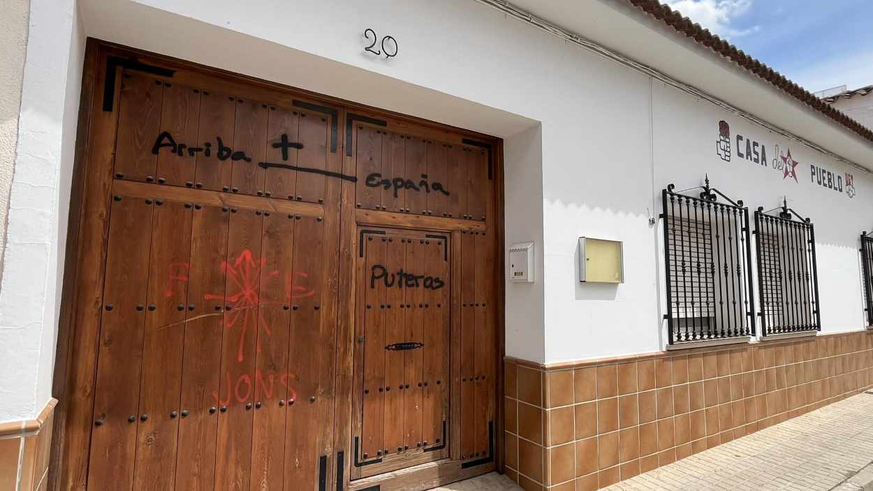 La fachada de la sede del PSOE de Campo de Criptana tras el acto vandálico. EP.