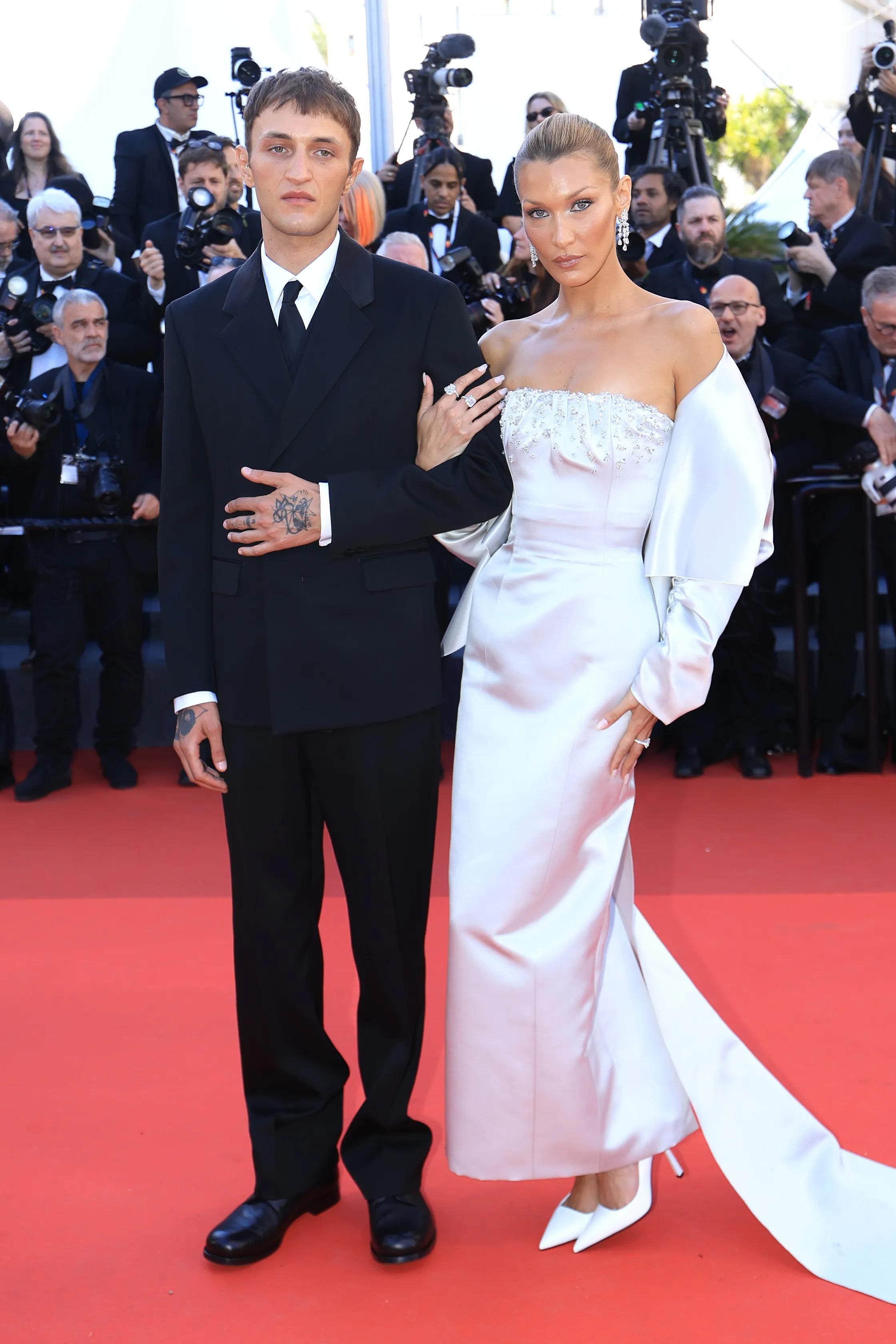 Bella Hadid junto a su hermano Anwar en Cannes