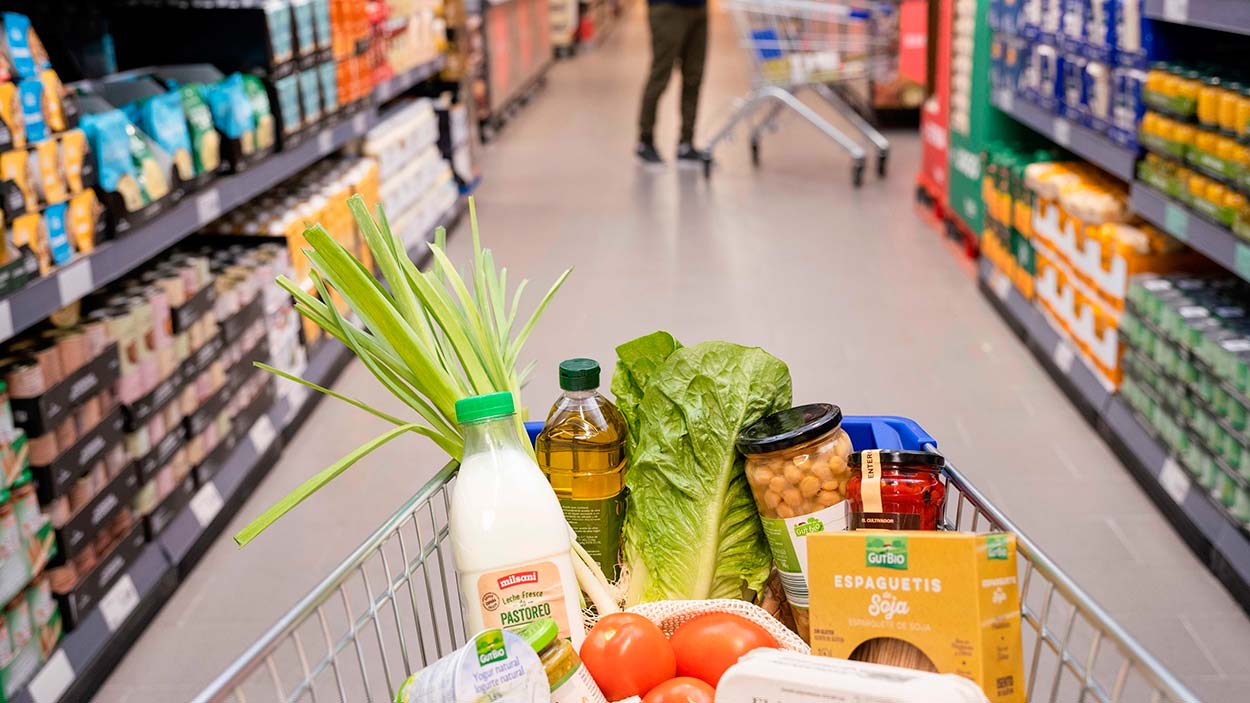 Bisturí a la cesta de la compra: qué productos se han encarecido más en el último año