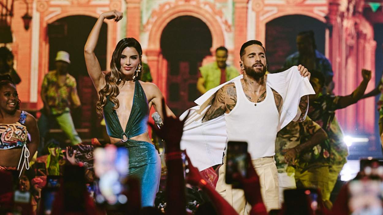 Maluma y Ariadna en una actuación de la última edición de los Premios Juventud