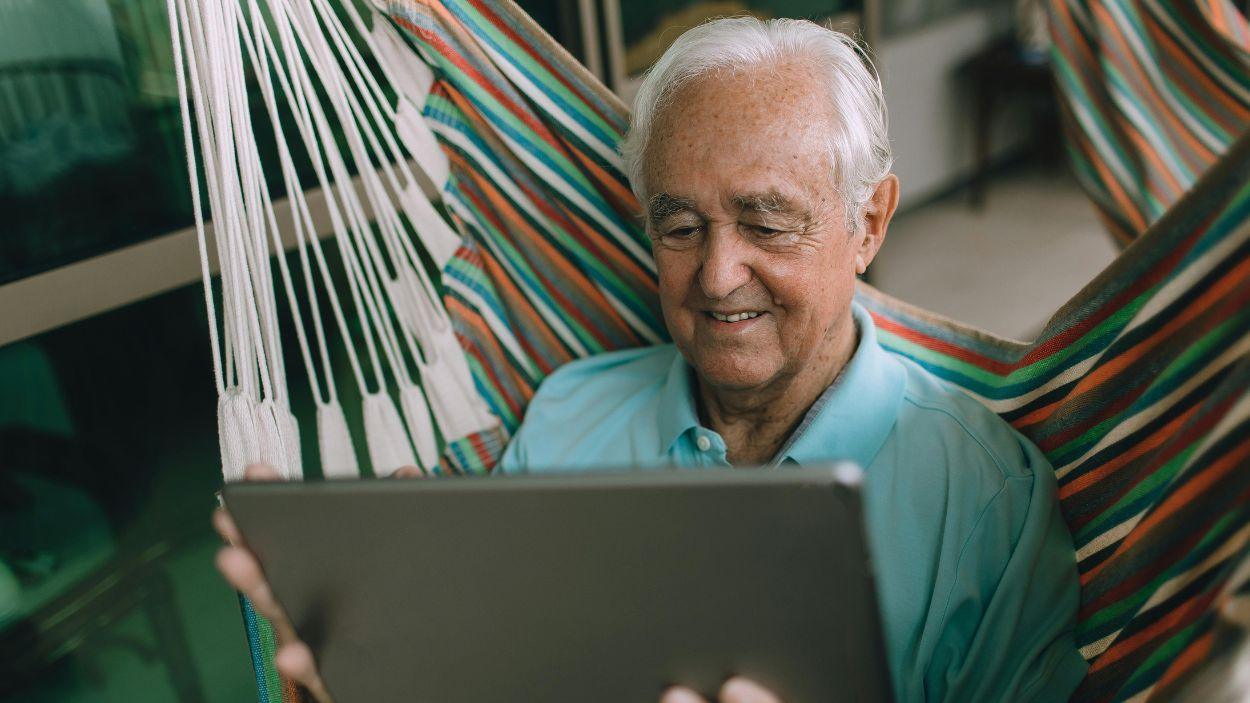 Santander consolida su compromiso con la inclusión financiera estrenando un nuevo y completísimo espacio web destinado a mayores de 65 años Santander consolida su compromiso con la inclusión financiera estrenando un nuevo y completísimo espacio web destinado a mayores de 65 años