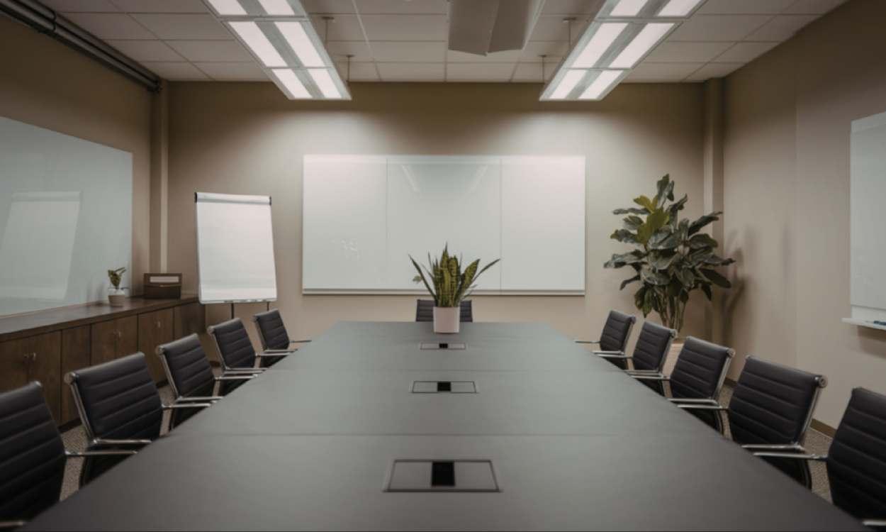 Reuniones fantasma y salas vacías: el coste invisible del trabajo híbrido
