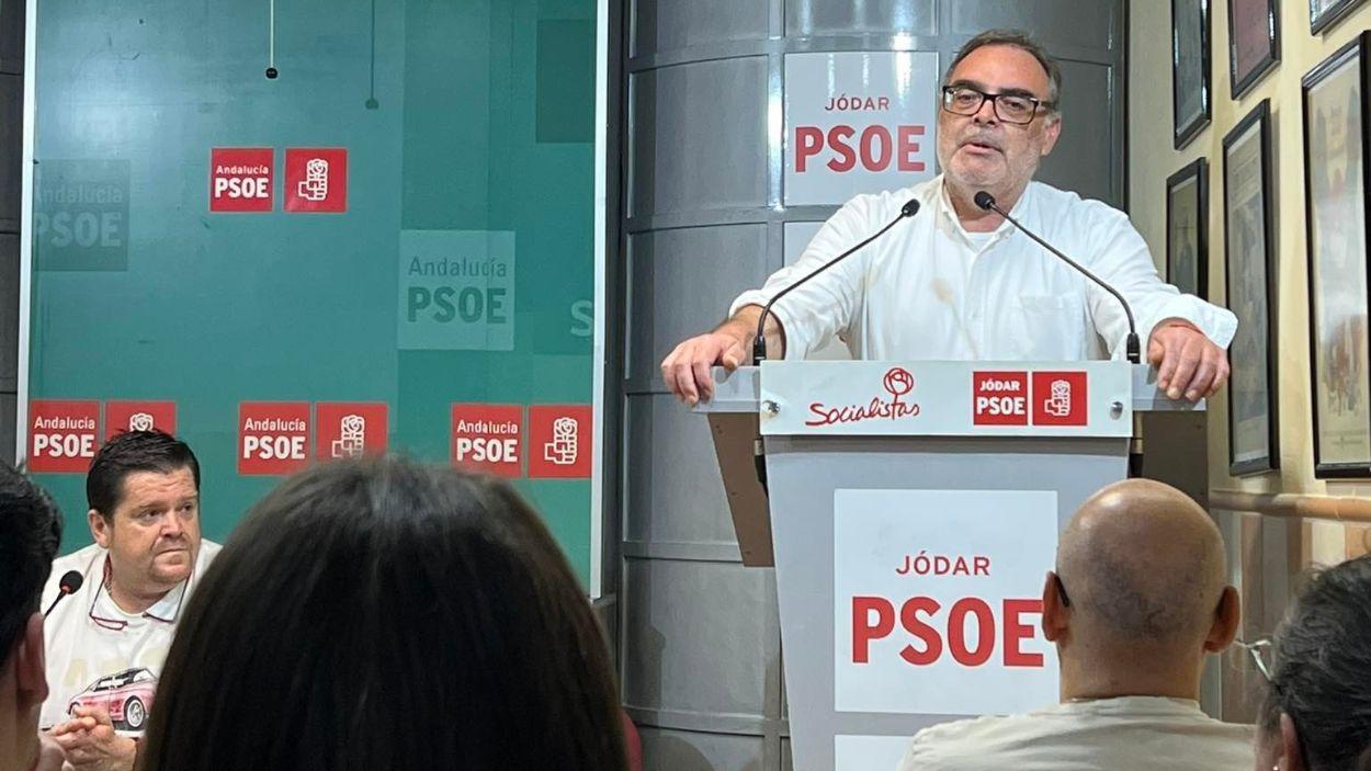 Portavoz del PSOE de Jódar (Jaén), Enrique Yerves, durante la asamblea con la militancia / EP