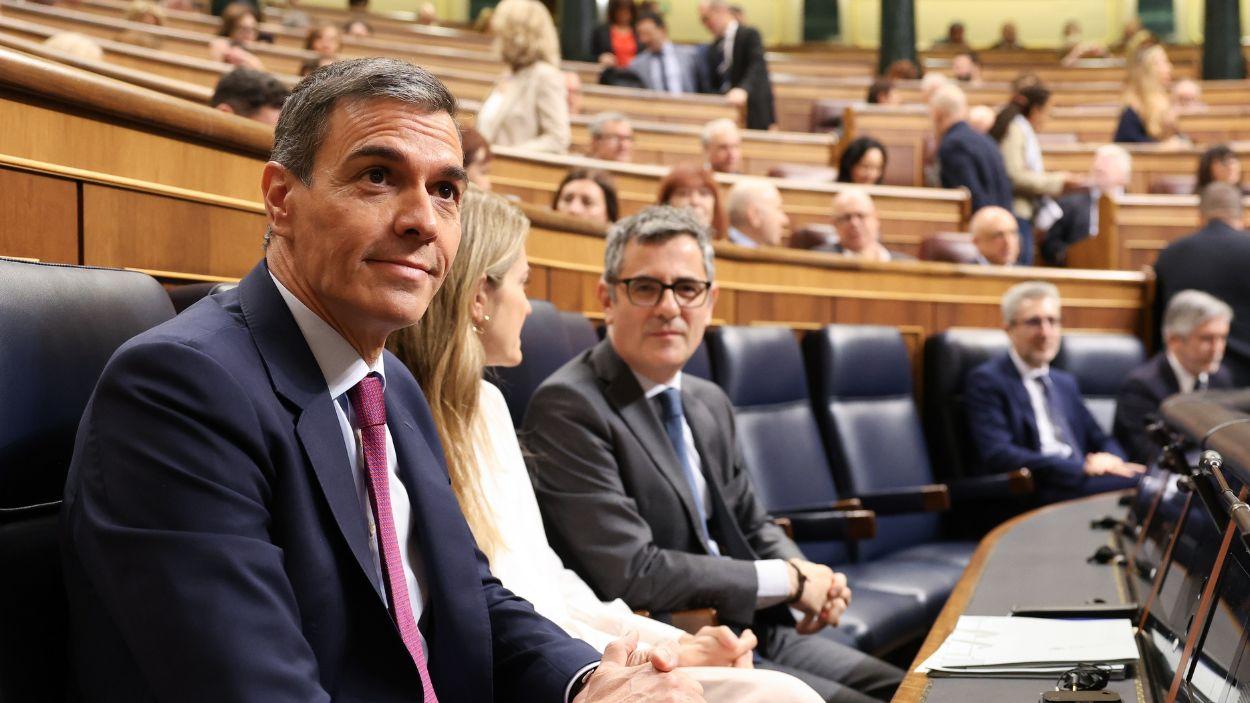El presidente del Gobierno, Pedro Sánchez, la vicepresidenta tercera, Sara Aagesen, y el ministro de Justicia, Félix Bolaños, en la sesión de control en el Congreso de los Diputados. EP