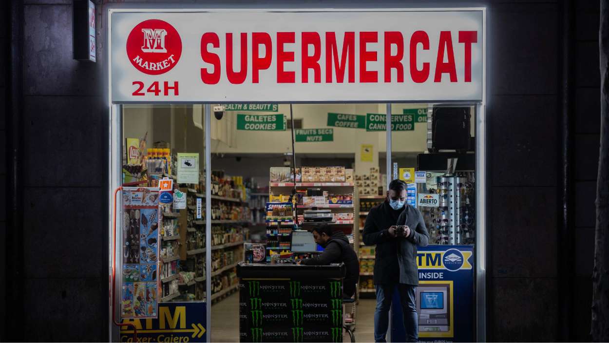 Supermercado 24 horas en Barcelona. Foto de ARCHIVO. David Zorrakino / EP