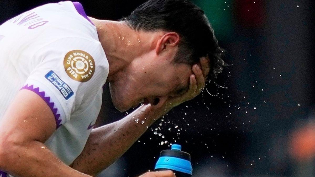 Jugador en pausa de hidratación| EP