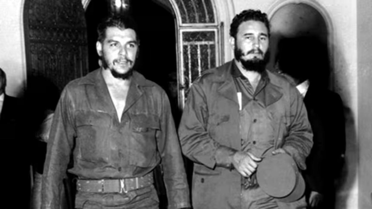 Ernesto 'Che' Guevara y Fidel Castro tras el triunfo de la Revolución. Archivo.