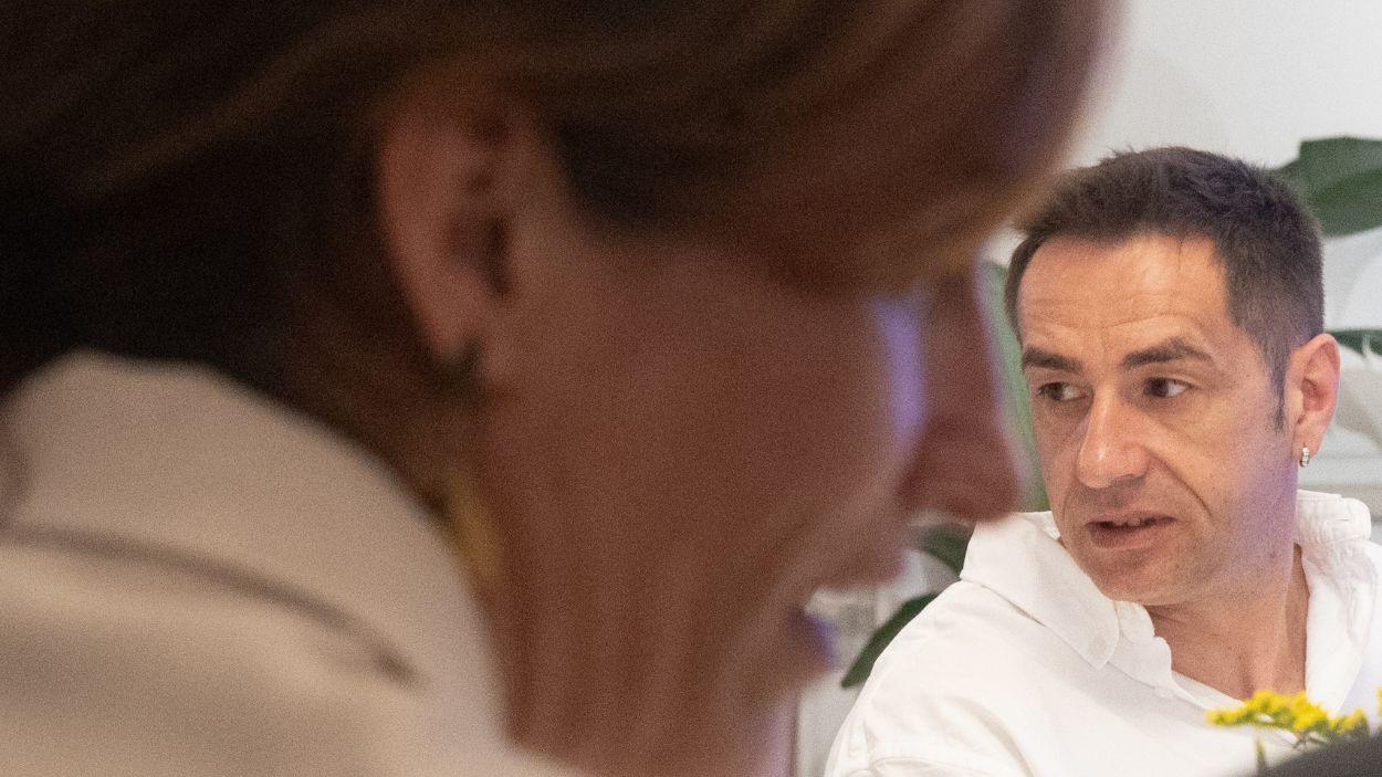 La ministra de Sanidad, Mónica García, y el portavoz adjunto de Más Madrid en la Asamblea, Emilio Delgado, durante el desayuno informativo del Fórum Europa