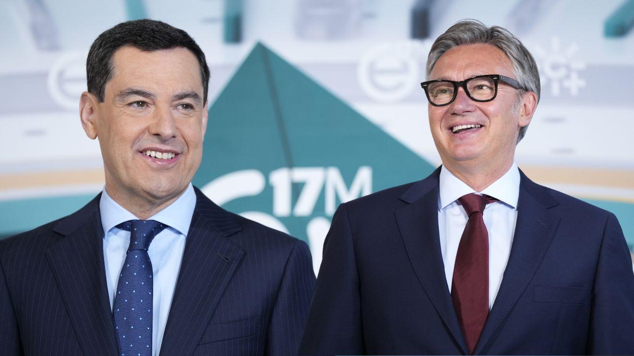  El presidente del PP-A, Moreno Bonilla, junto al candidato a la presidencia de Vox, Manuel Gavira, en el segundo debate de las elecciones andaluzas