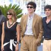 Los actores Carlos González y Penélope Cruz, y los directores Javier Calvo y Javier Ambrossi, durante el photocall de la película ‘La bola Negra’, en Cannes / EP