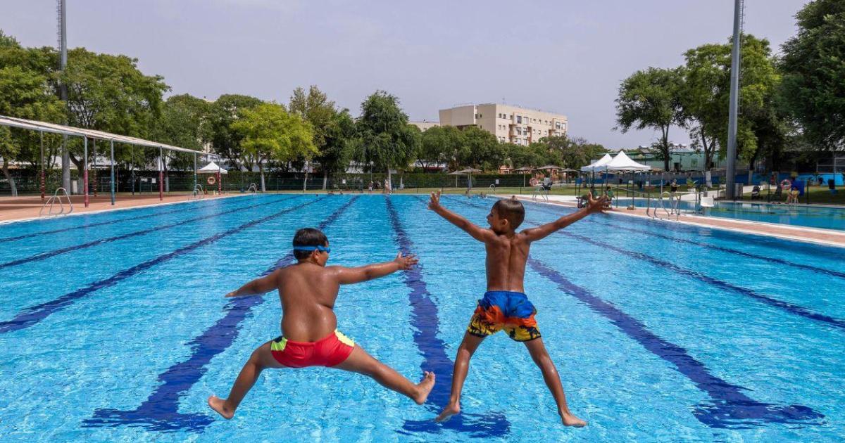 Sevilla afronta el calor con solo cuatro piscinas públicas que no abrirán hasta finales de junio