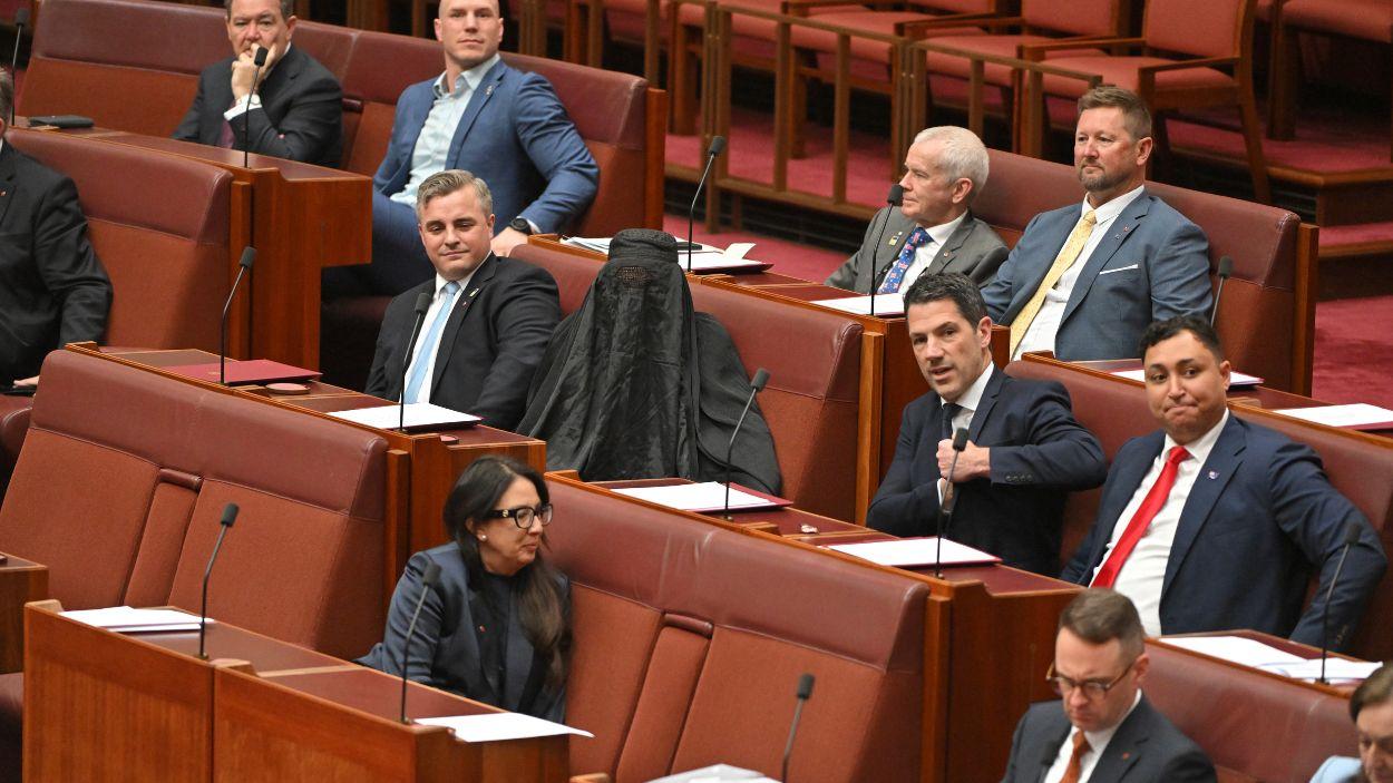 24 November 2025, Australia, Canberra: One Nation Leader Pauline Hanson wears a burqa in the Senate chamber at Parliament House in Canberra. The stunt drew outrage from colleagues and led to the suspension of the Senate sitting. EP