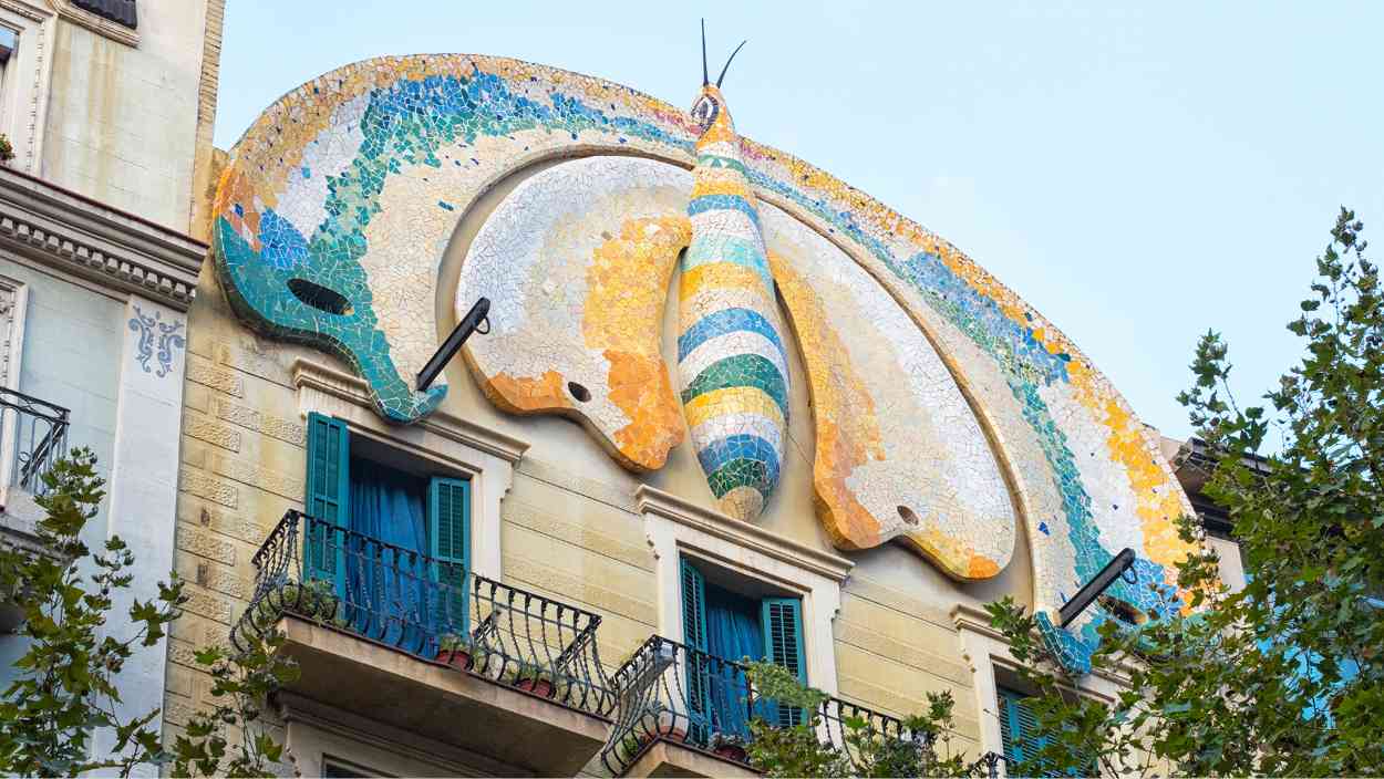 Casa Fajol (conocida también como Casa Papallona) en la calle Llançà número 20 de Barcelona. Ayuntamiento de Barcelona