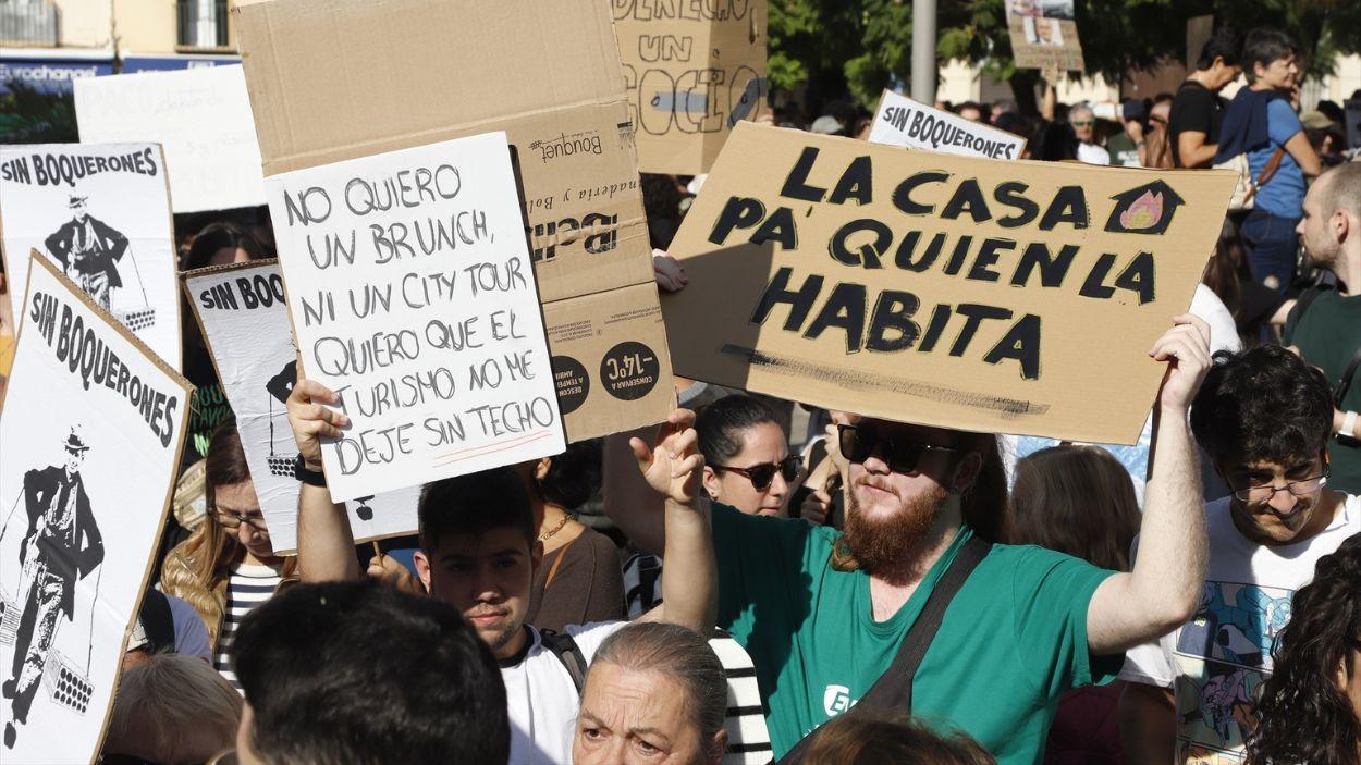 Cientos de personas se concentran por el derecho a una vivienda digna en Málaga, imagen de archivo / EP