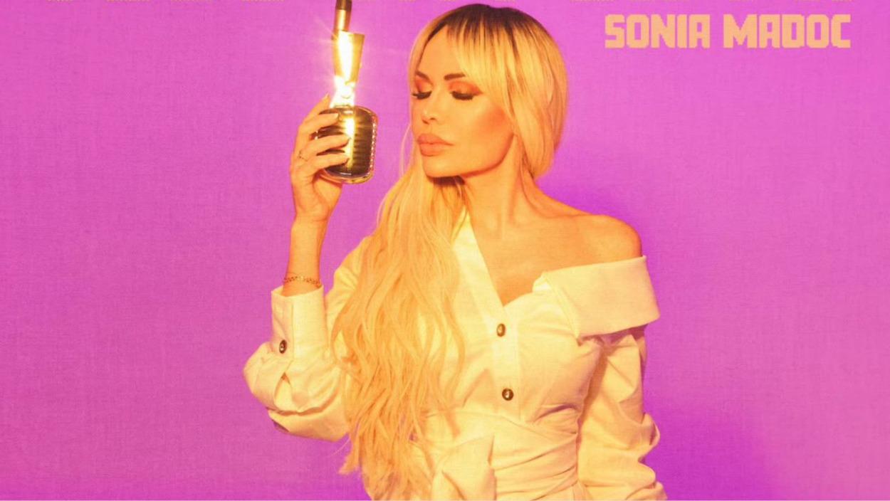 Sonia Madoc en la portada del single 'Todo va por mí'. Instagram (@soniamadoc) / Raúl Rodríguez (@raulphoto)