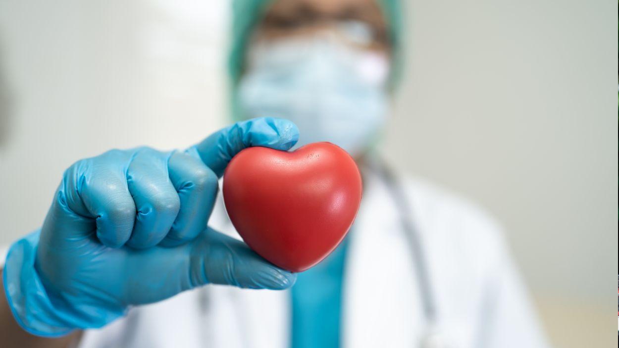 La vitamina D no protege el corazón tras un infarto: el estudio español que desmonta una creencia muy extendida