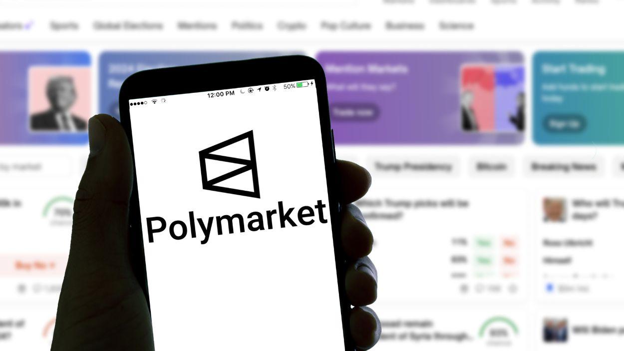 Consumo planta cara a Polymarket y Kalshi y ordena bloquear sus apuestas en España. Archivo.