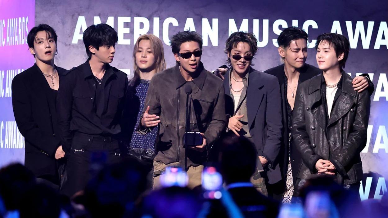 BTS arrasa en los AMAs 2026