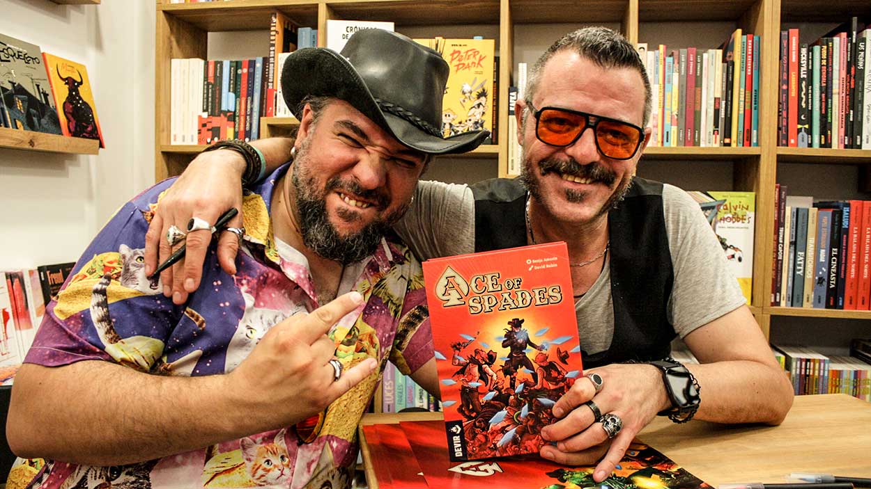 Benjamín Amorín y David Rubín presentan el juego Ace of Spades. Foto: Enrique Herrero
