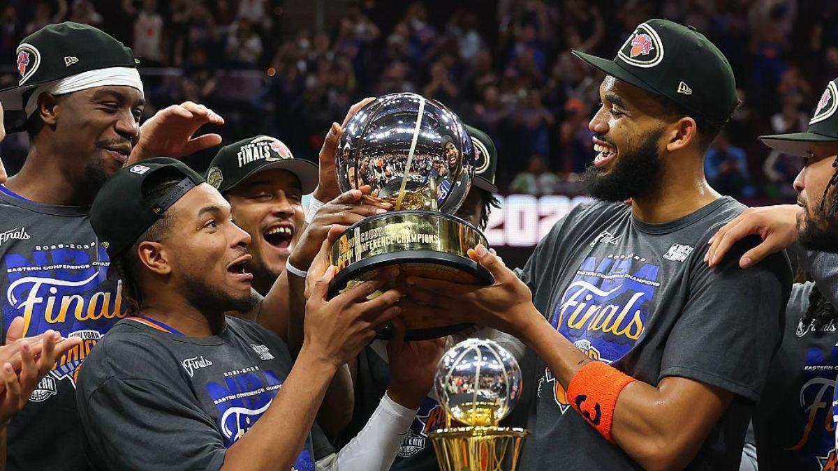 Los Knicks alzando el título de campeones de la conferencia este| @nyknicks