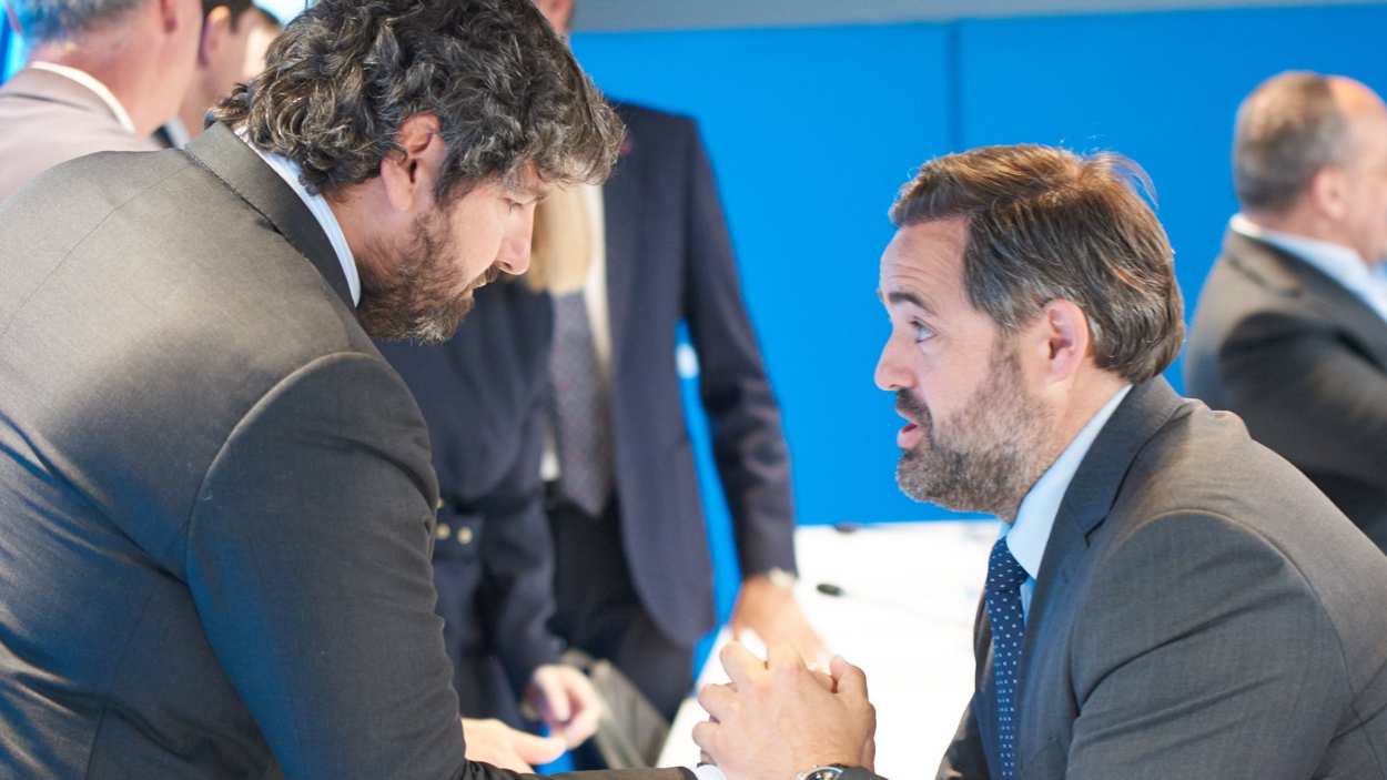 El presidente del PP de Castilla-La Mancha, Paco Núñez, con el presidente de la Región de Murcia, Fernando López Miras. EP.