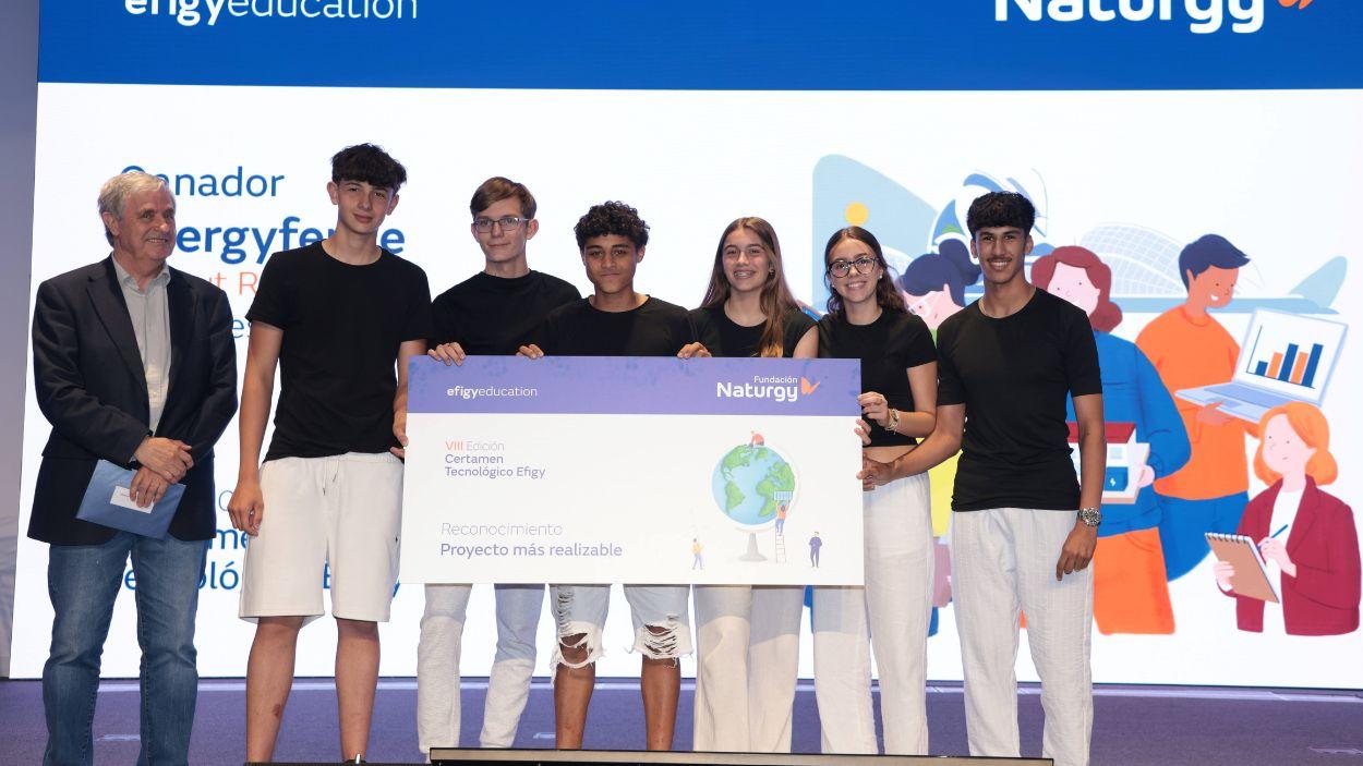 Los ganadores del Proyecto Más Realizable del Certamen Tecnológico Efigy recogen su premio
