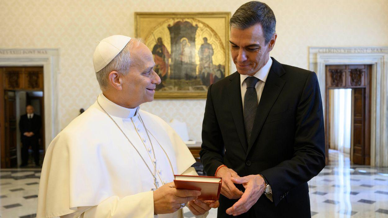Sánchez presume de sintonía con el Papa en plena tormenta judicial. EP. (1)