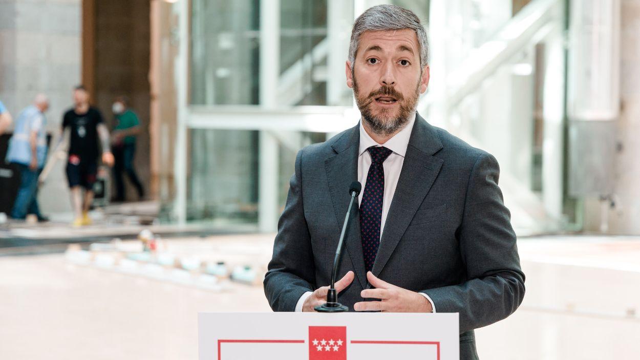 El consejero de Presidencia, Justicia y Administración Local de la Comunidad de Madrid, Miguel Ángel García Martín, durante el encuentro informativo. EP.