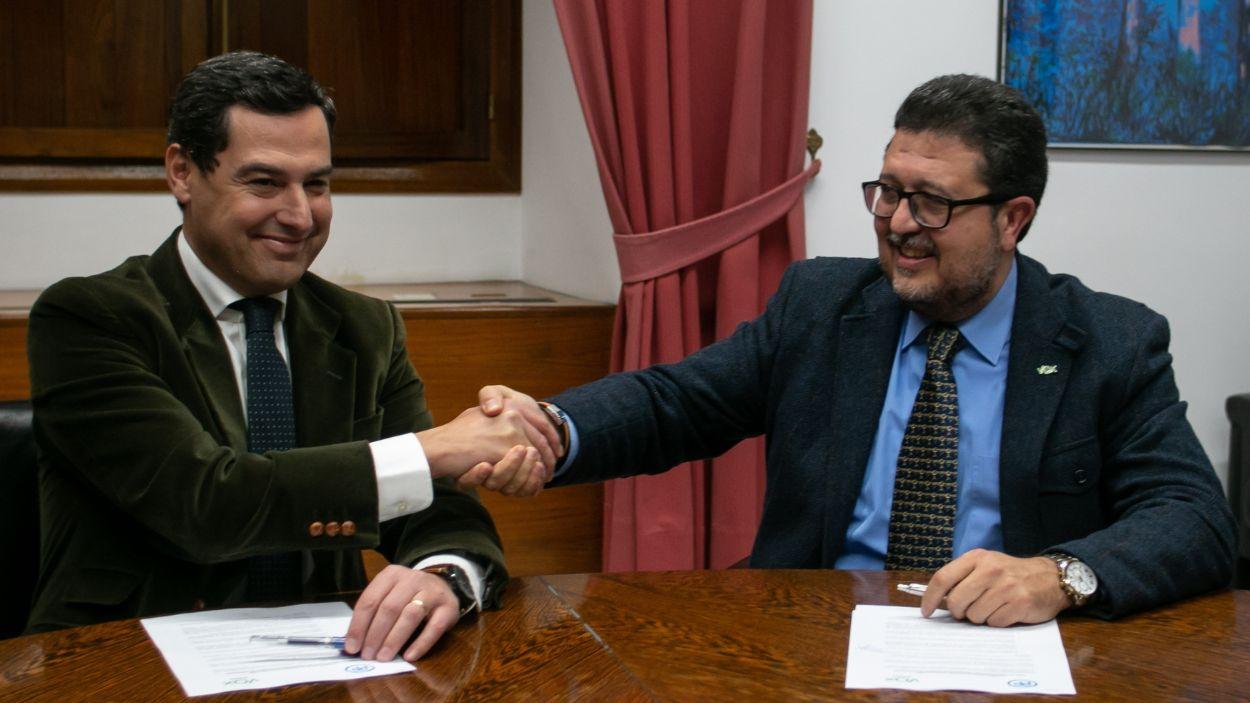 El presidente de la Junta, Moreno Bonilla, con el que era líder de Vox en Andalucía, Francisco Serrano / Archivo EP