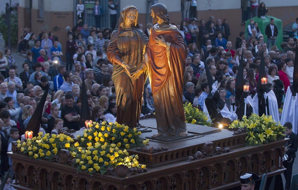 La Hermandad de Jesús en su Tercera Caída desfilando en Zamora.