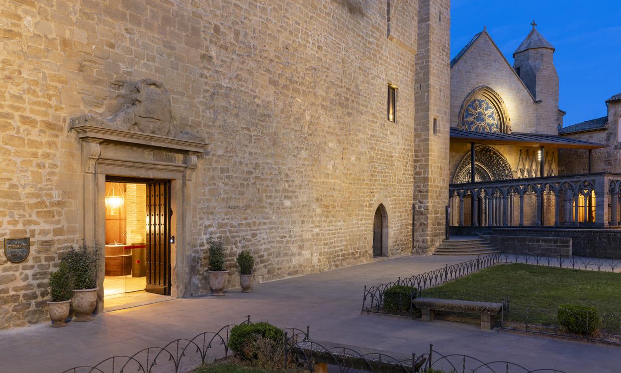 El Parador de Olite-Erriberri, situado en el Palacio Viejo o de los Teobaldos. PARADORES