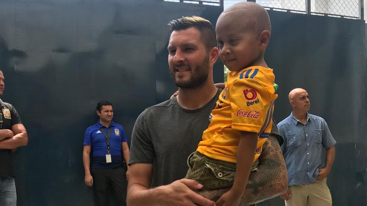 Gignac junto a André en una de sus visitas| ESPN