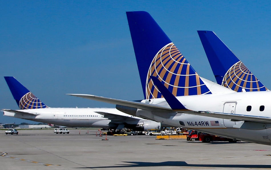 Aviones en aeropuerto