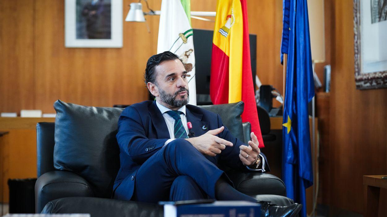 El presidente de la Cámara de Cuentas de Andalucía, Alejandro Cardenete, durante una entrevista / Archivo EP