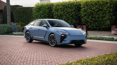 Lexus ES 2026: el sedán de lujo híbrido que llega a España d
