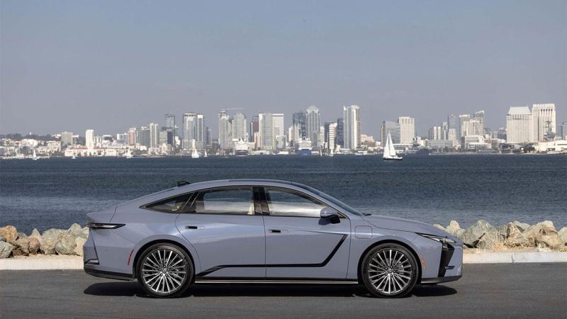 lexuses lateral