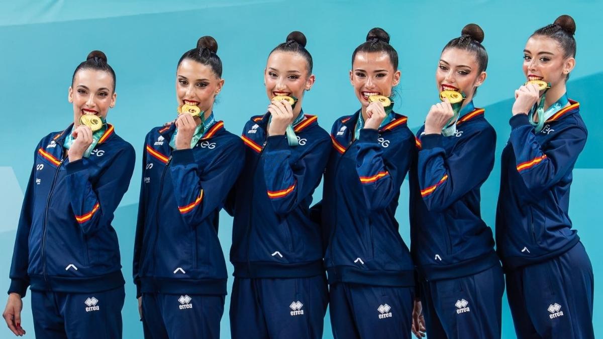 El equipo español tras recibir el oro| EP
