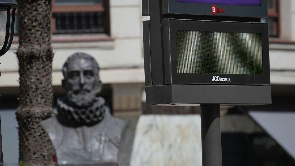 Un termómetro en la calle marca la temperatura, a 28 de mayo de 2026, en Bilbao, Vizcaya, País Vasco (España). EP.