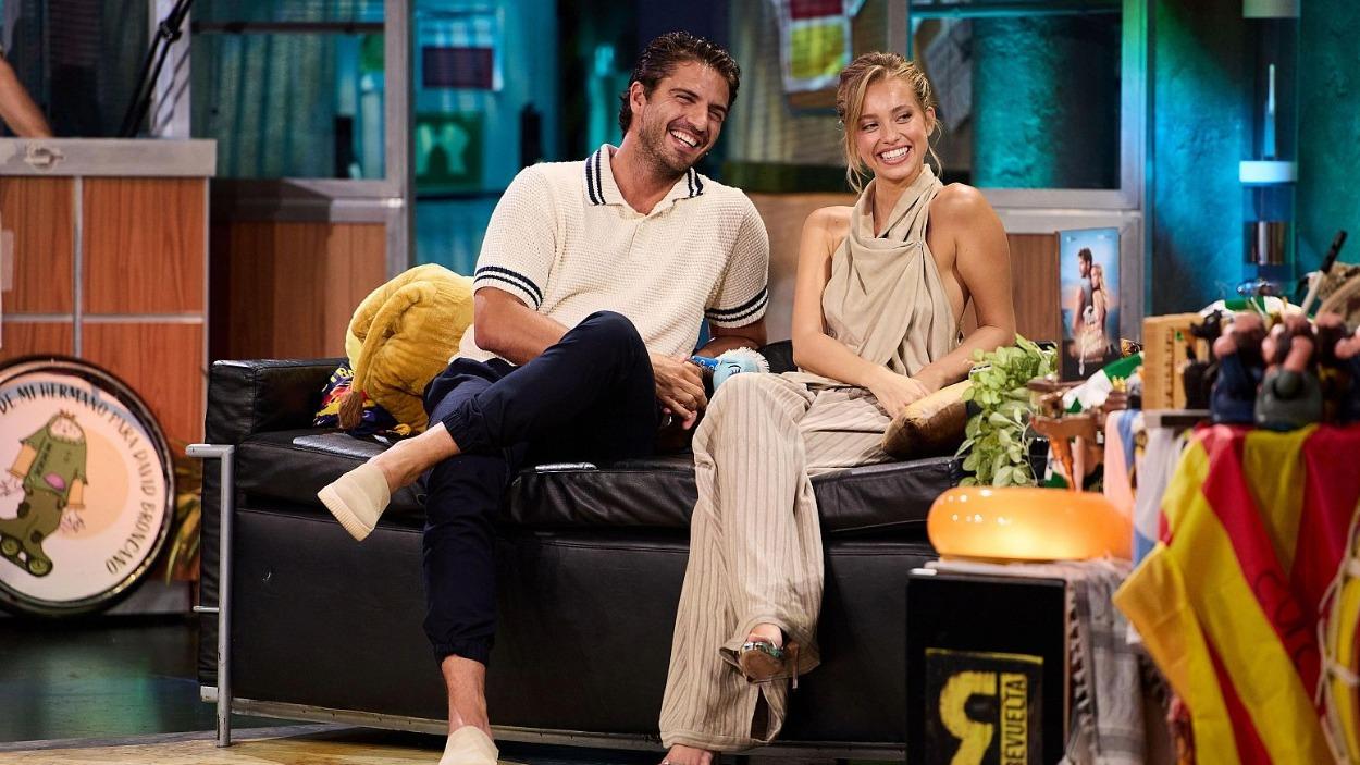 Maxi Iglesias y Magui Corceiro en 'La Revuelta' 