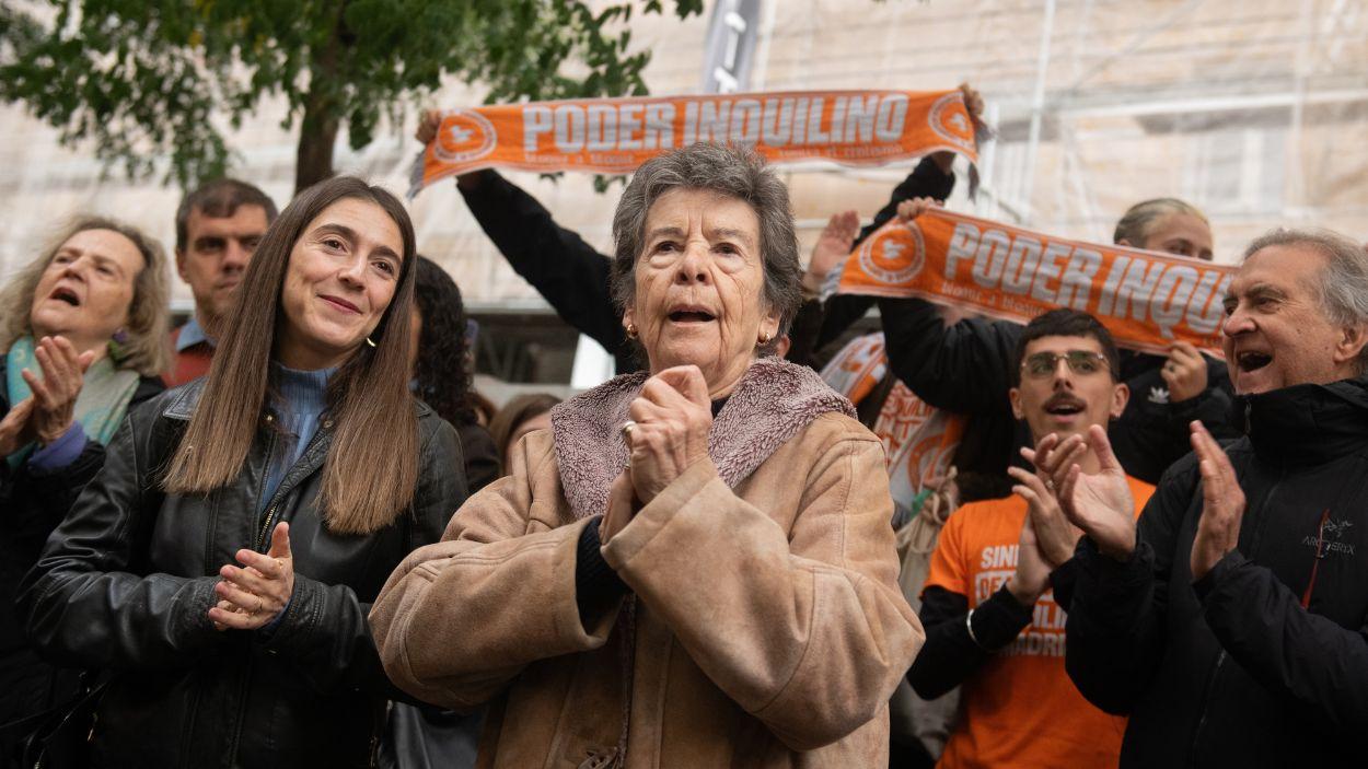 Maricarmen, durante el anterior intento de desahucio, frenado gracias a la movilización. EP.