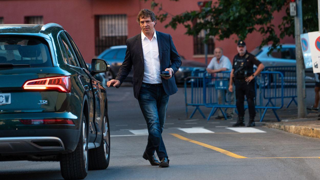 El hermano de Pedro Sánchez, David Sánchez, a su salida de la segunda jornada de un juicio en la Audiencia Provincial de Badajoz. EP.
