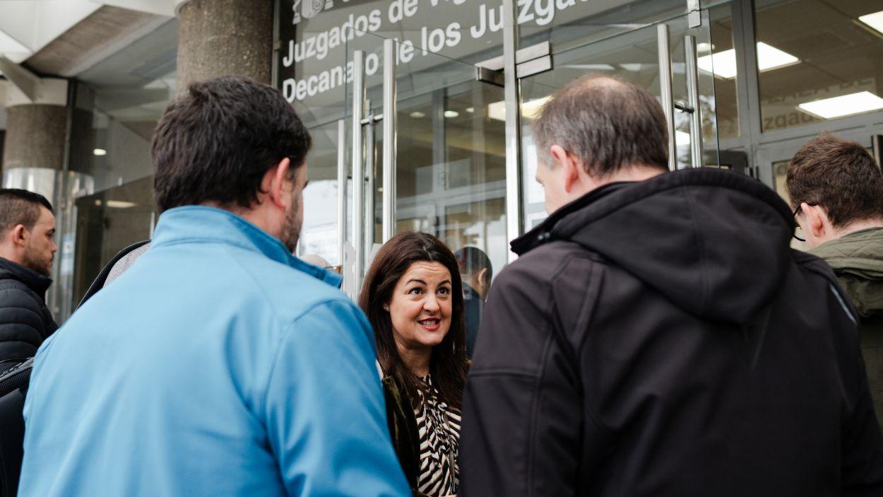 La periodista de The Objective Ketty Garat, a su llegada para declarar por el ‘caso Leire Díez’, en los juzgados de Plaza de Castilla, a 11 de noviembre de 2025, en Madrid (España). EP.