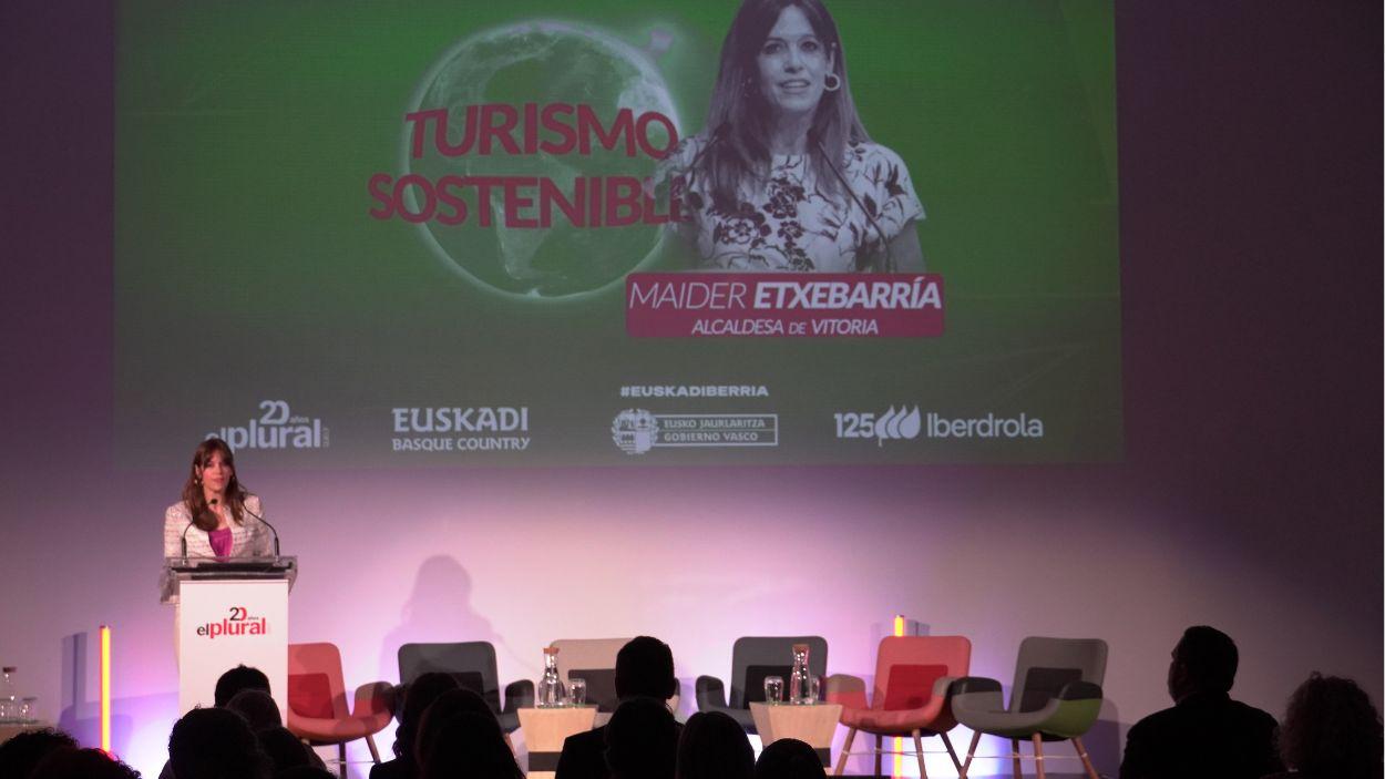 Maider Etxebarría, alcaldesa de Vitoria Gasteiz, abre la jornada Turismo Sostenible Euskadi, Destino de Valor organizada por ElPlural.com